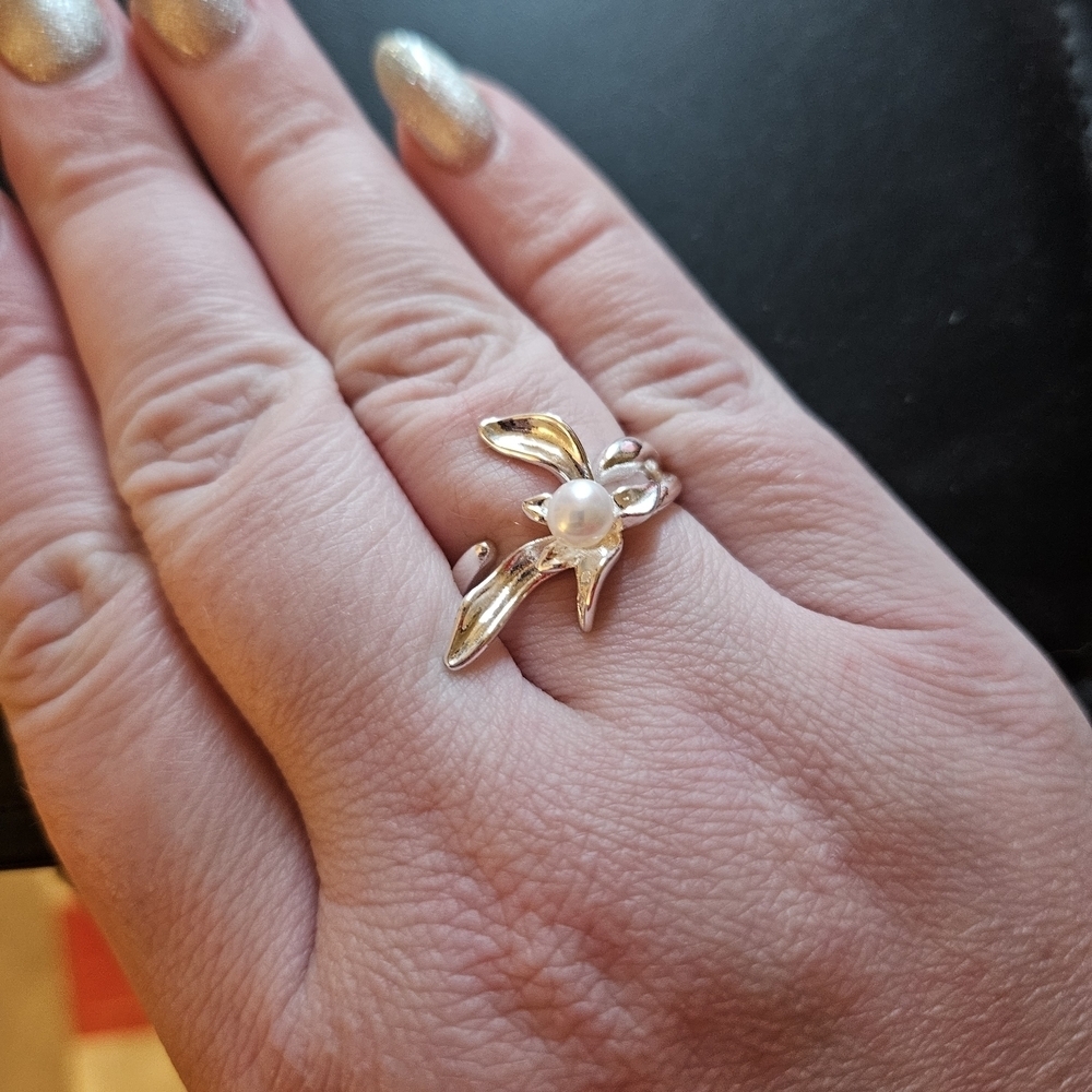 Silver Leaf Pearl Ring